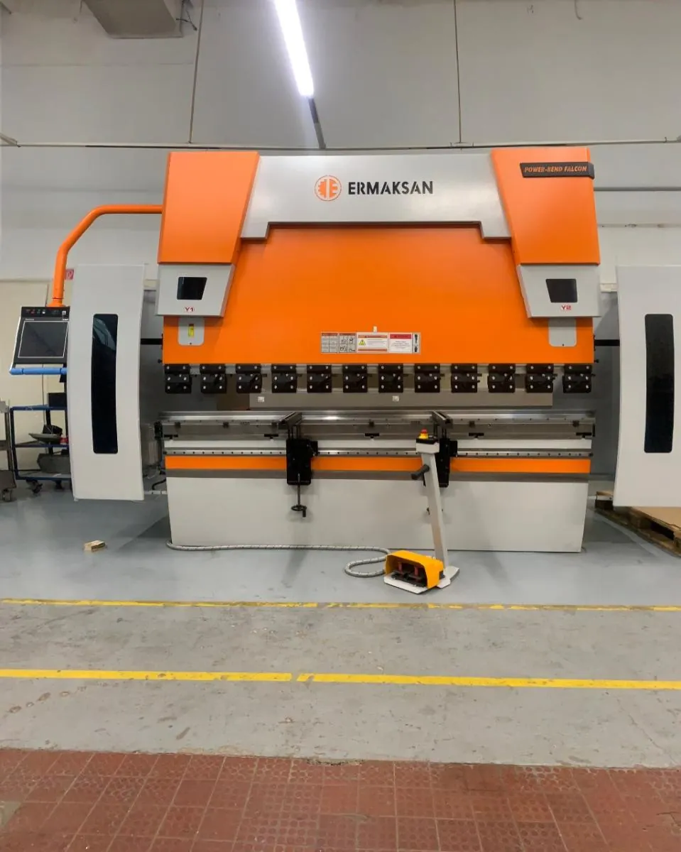 Ermaksan PowerBend Falcon CNC élhajlító a György-Füzék Kft. üzemében